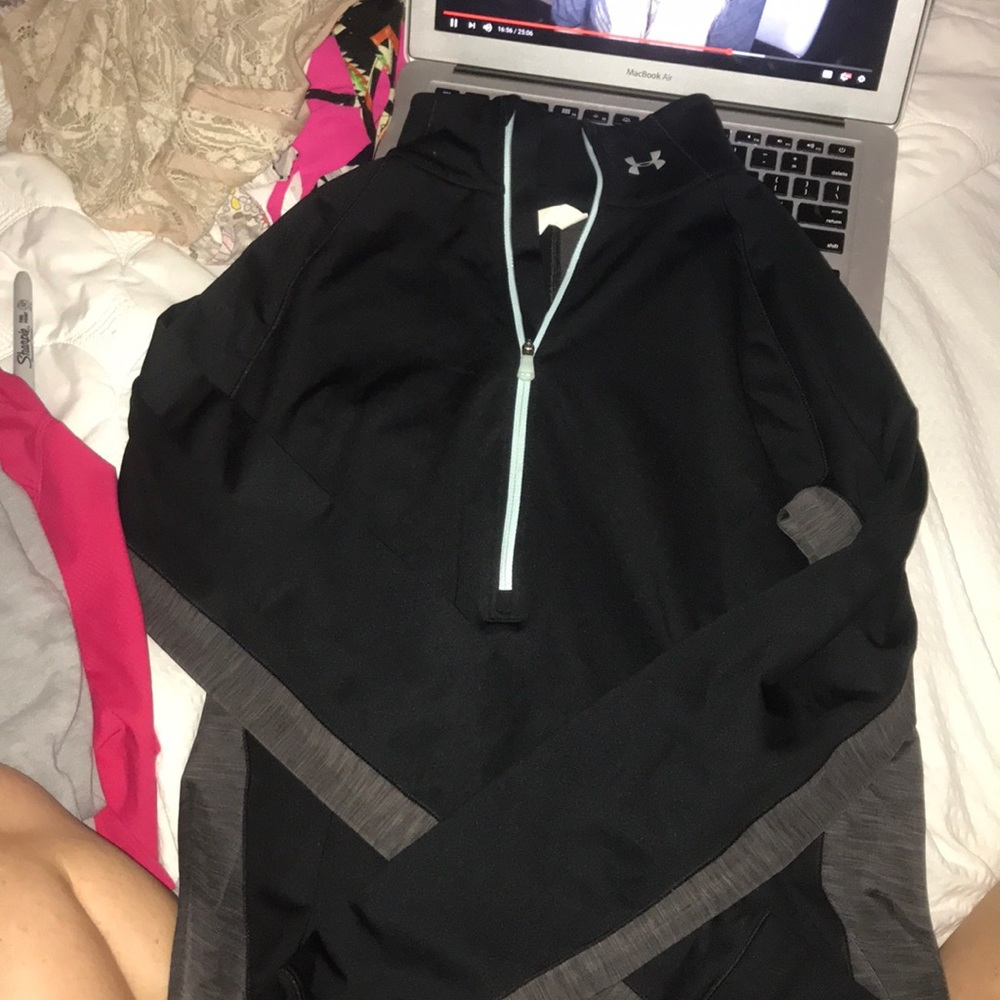 Black Under armor workout top!